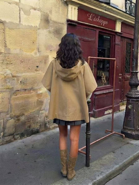 Chaqueta-capa modulable con capucha desmontable