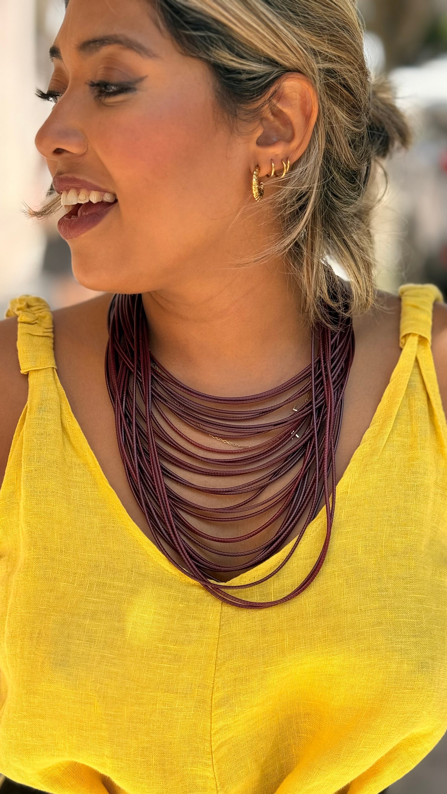 Collar tiras granate