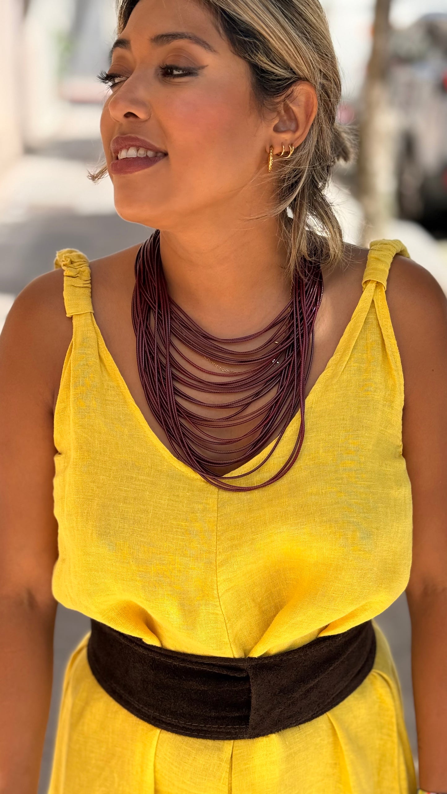 Collar tiras granate