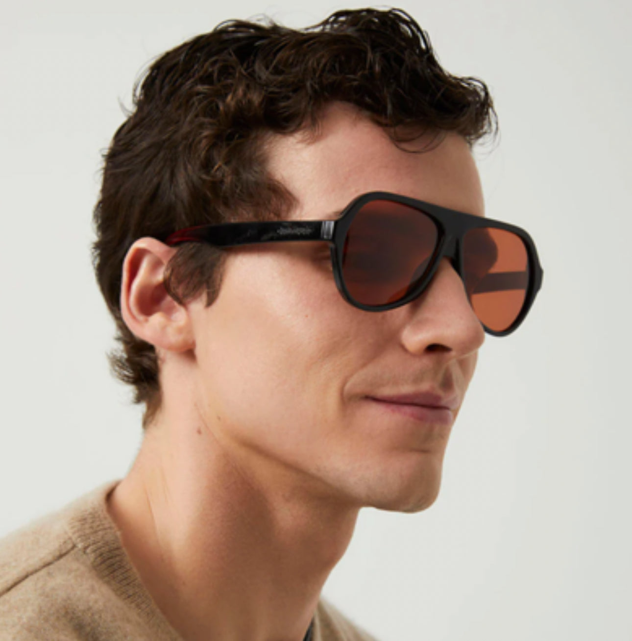 Magma Negro Brillo & Rojo. Gafas de Sol Ecológicas. Monturas Graduables