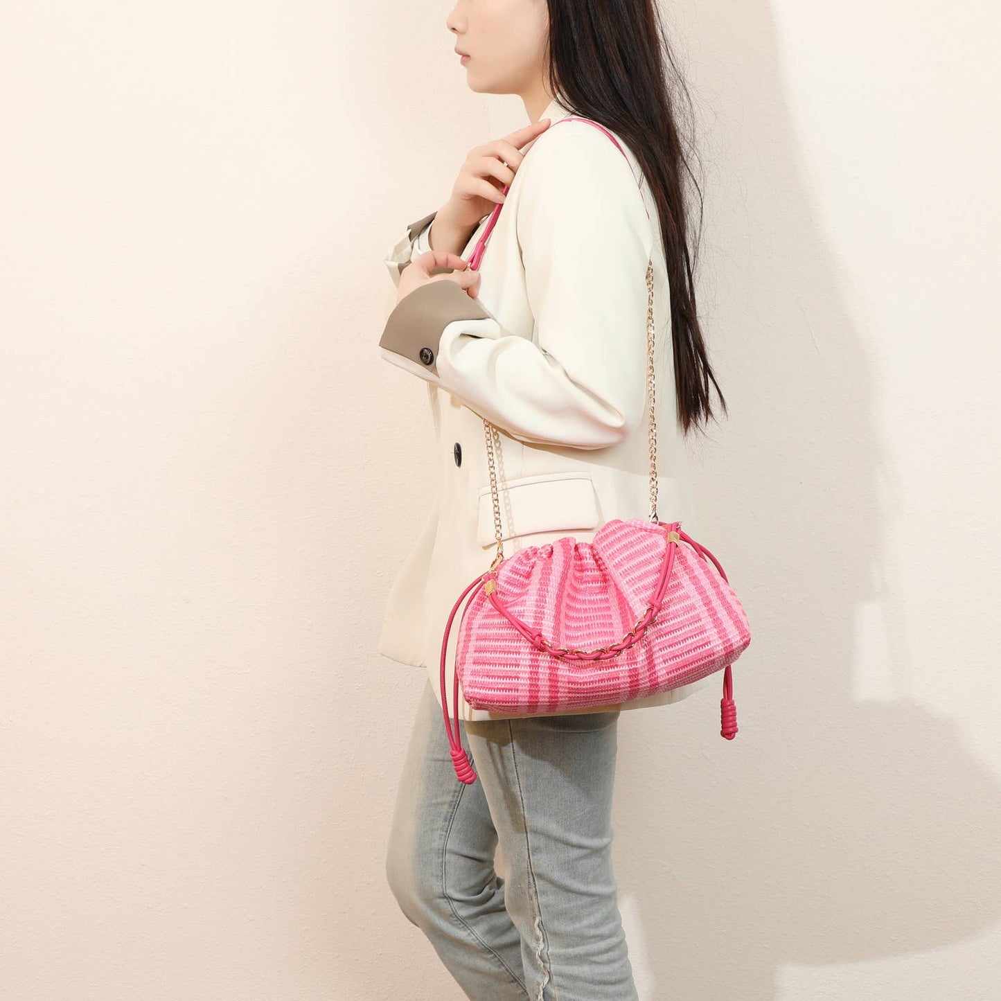 Bolso bandolera con cierre magnético y cordón: Fucsia/Paja