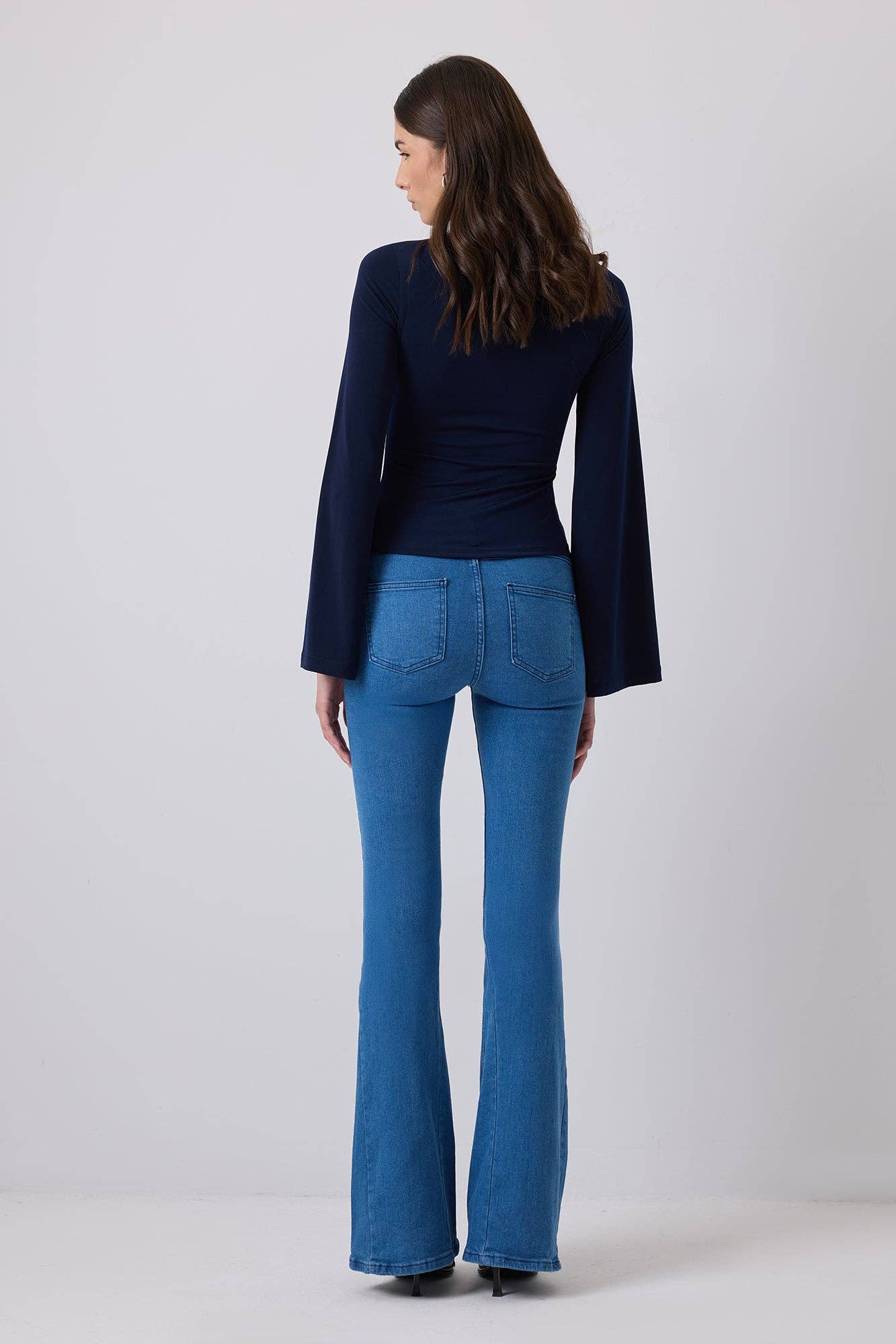 BLUSA DETALLADA CON DRAPEADO EN LAZO: Azul Marino