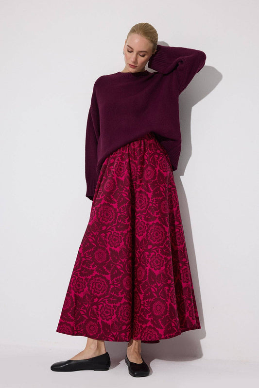 Falda maxi de satén floral – falda llamativa de talle alto y corte fluido: Fuchsia
