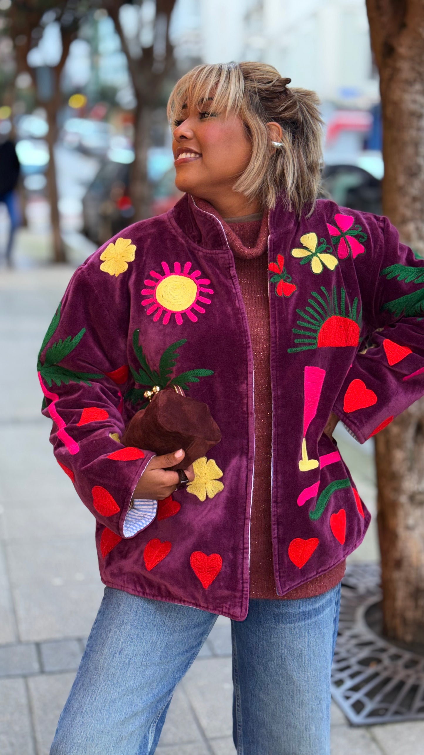 Chaqueta de terciopelo bordada burdeos