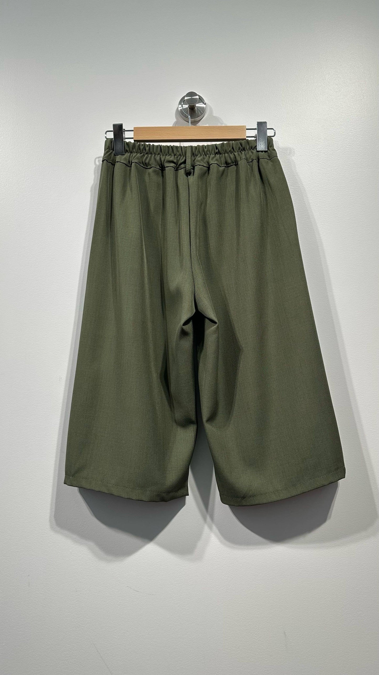 Bermudas cortas drapeadas cintura elástica: Chocolate / TÚ
