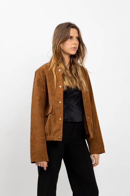 CHAQUETA EFECTO ANTE IMPERMEABLE: Camello