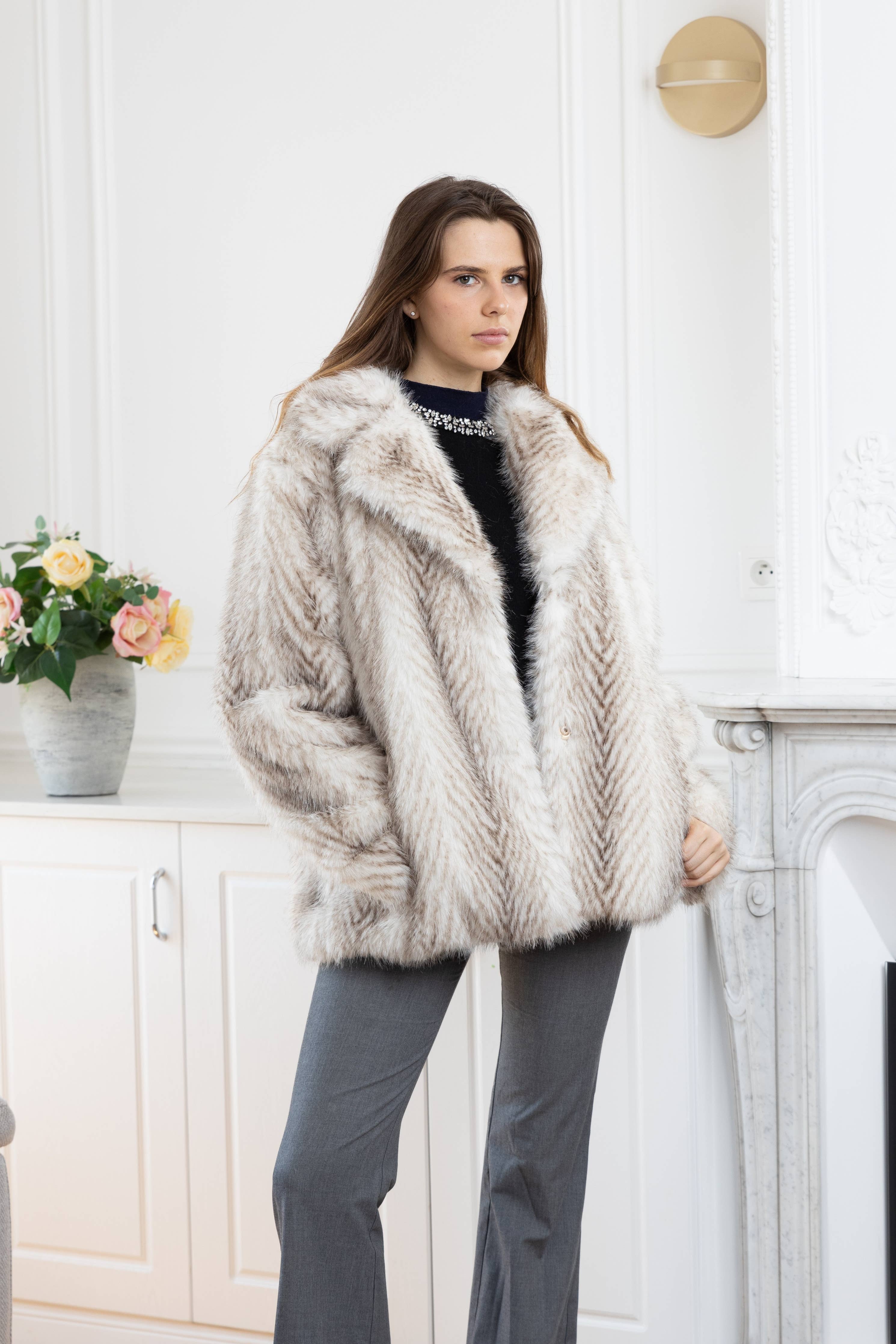 Abrigo bicolor de piel sintética F-1: Beige