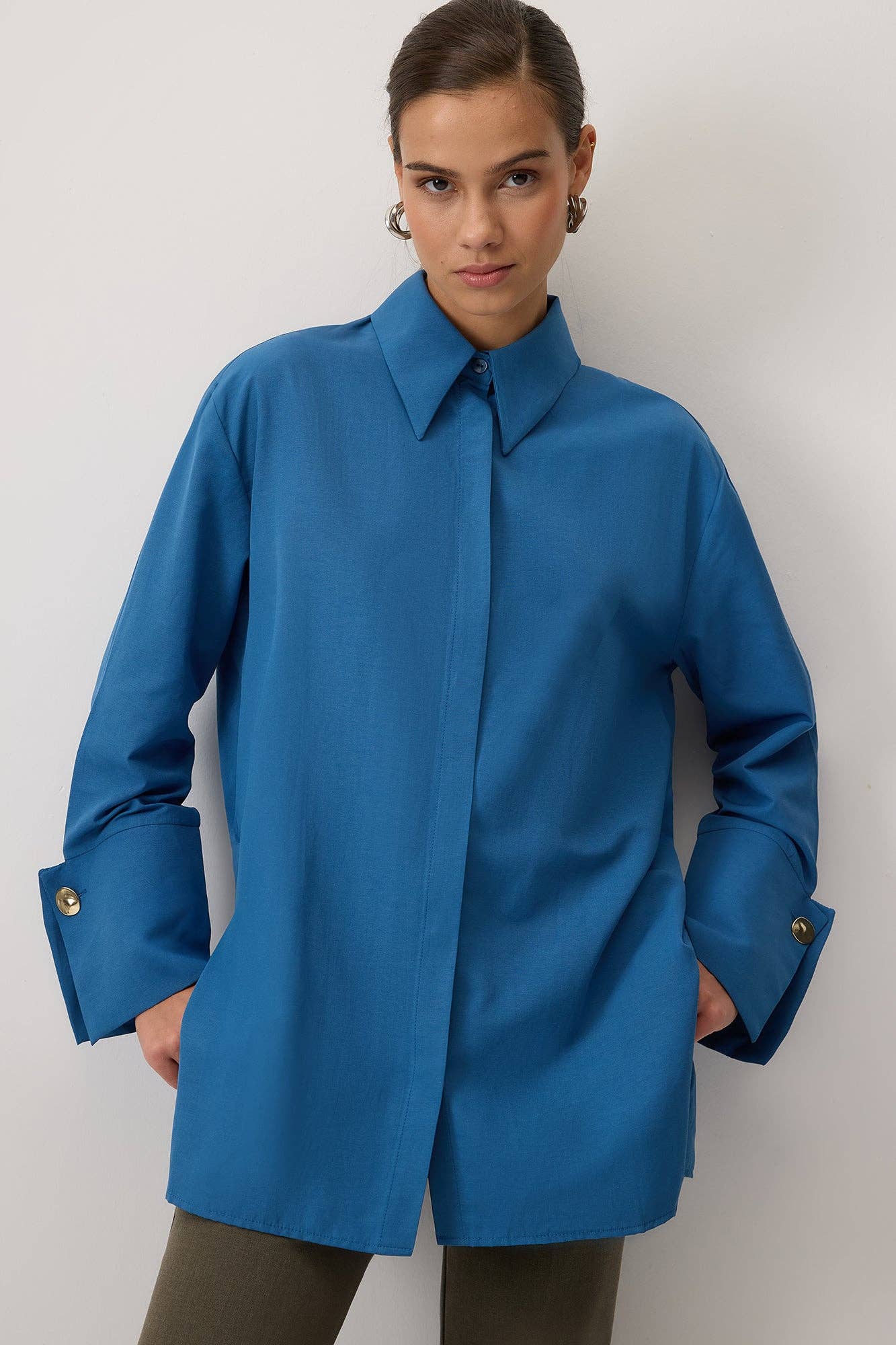 CAMISA DE POPELINA CON PUÑO ANCHO: Índigo