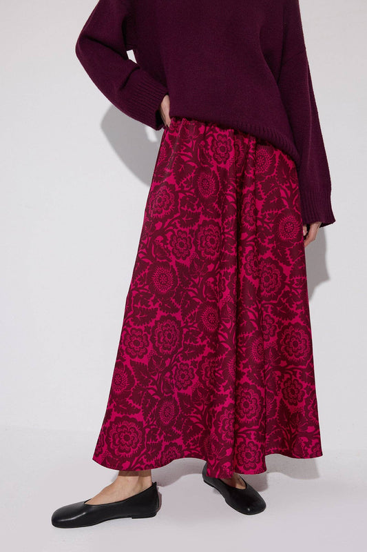 Falda maxi de satén floral – falda llamativa de talle alto y corte fluido: Fuchsia