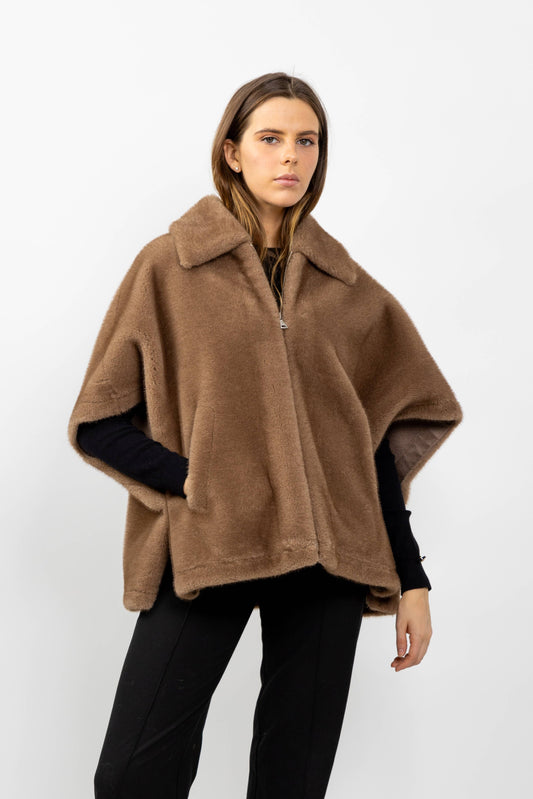 CAPE DE PIEL SINTÉTICA: Taupe