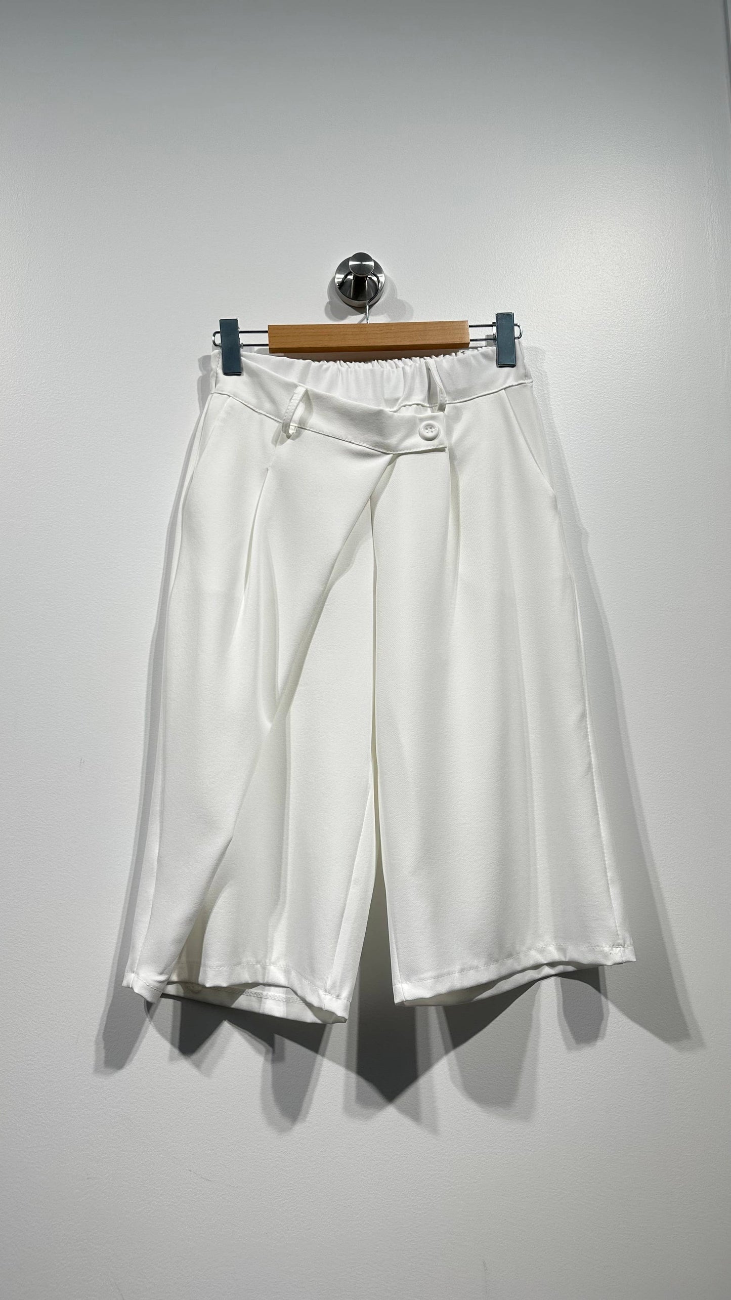Bermudas cortas drapeadas cintura elástica: Armada / TÚ