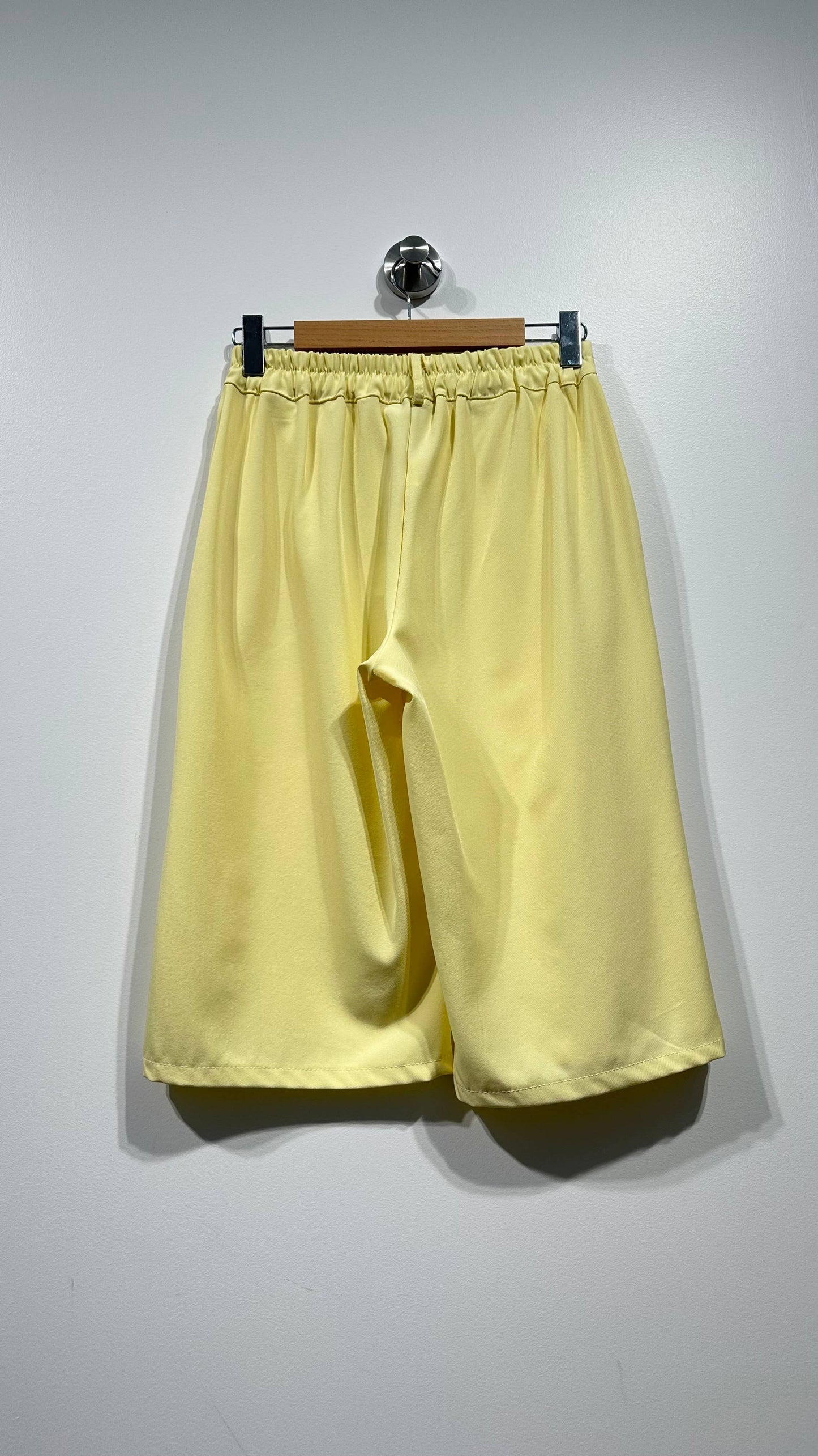 Bermudas cortas drapeadas cintura elástica: Armada / TÚ