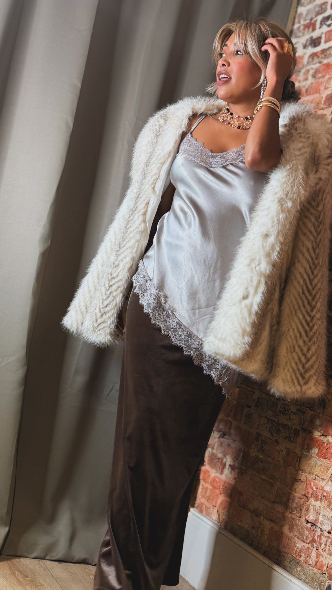 Falda velvet puntilla