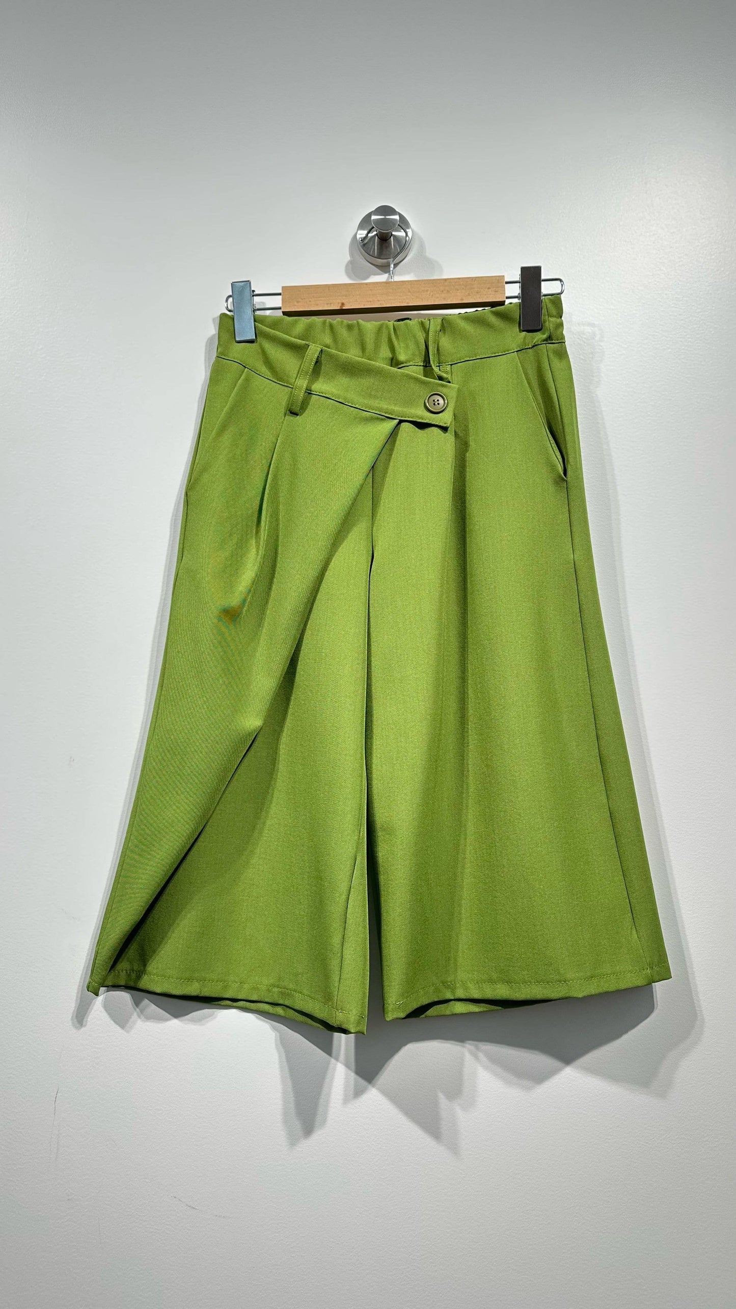 Bermudas cortas drapeadas cintura elástica: Chocolate / TÚ