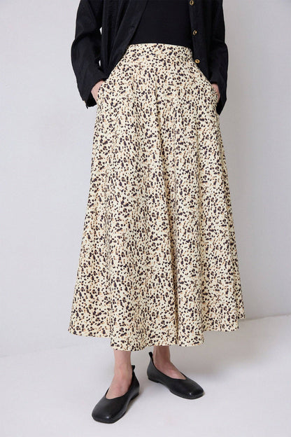 CONJUNTO DE CAMISA Y FALDA CON CINTURÓN DE CUERO