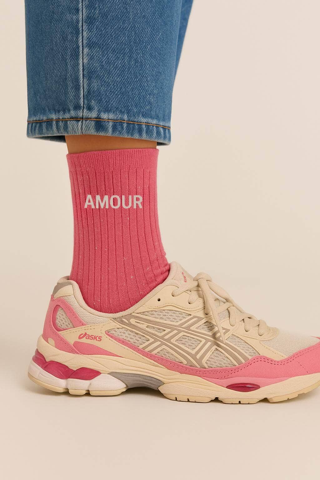 Calcetines rosas con brillo y mensaje «Love»