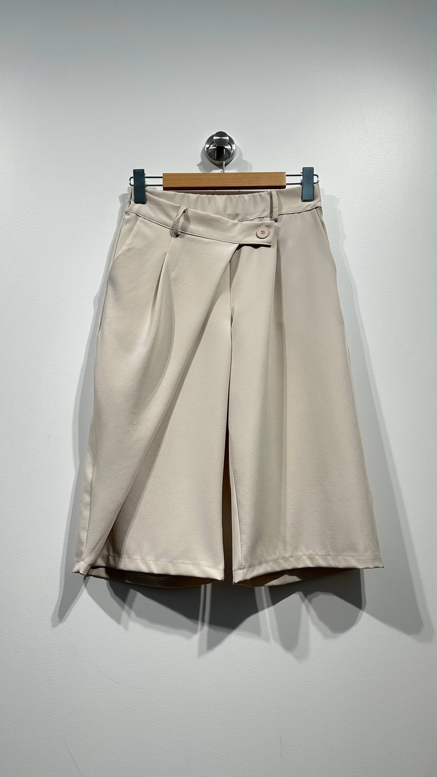Bermudas cortas drapeadas cintura elástica: Caqui / TÚ