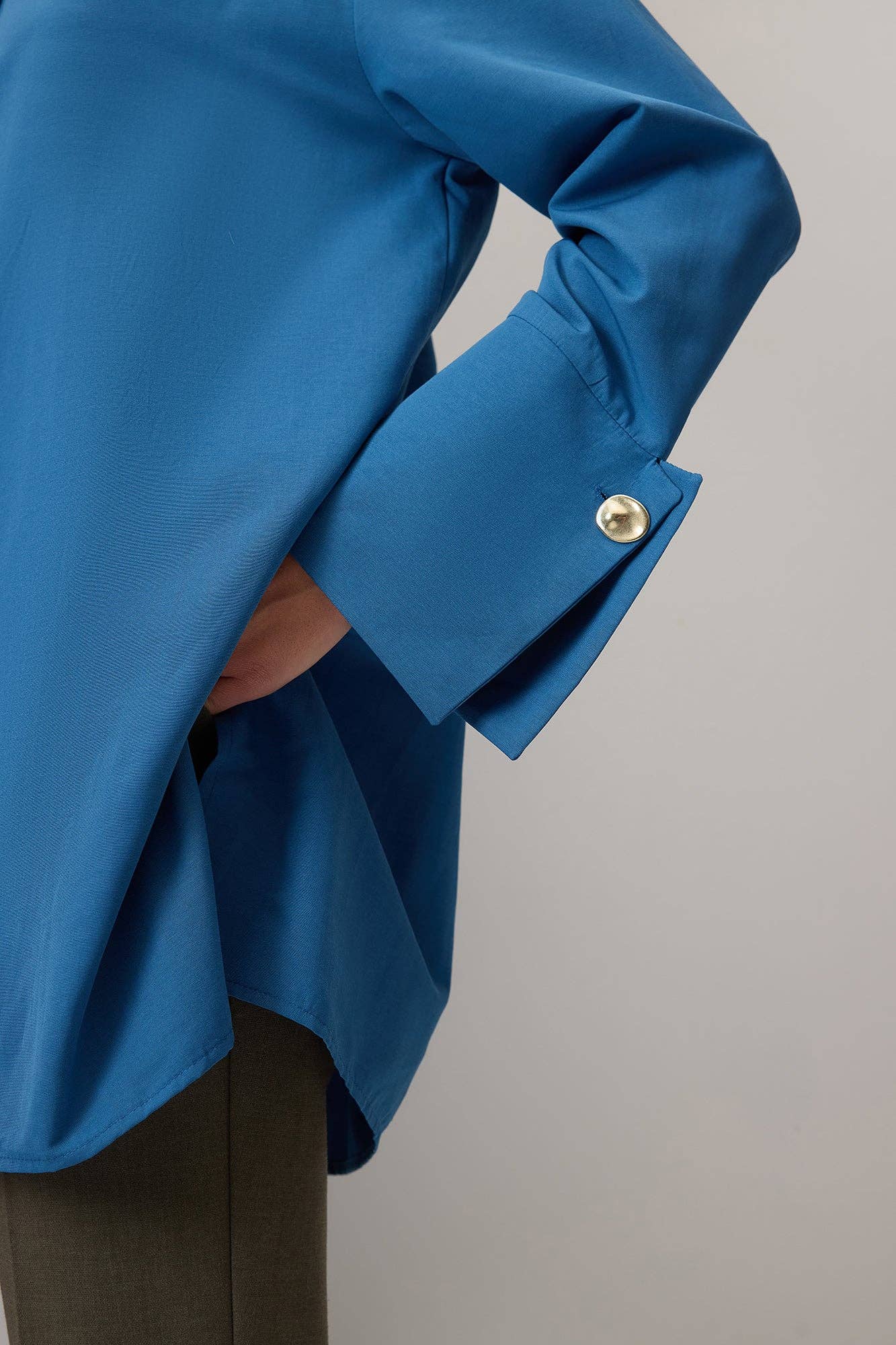 CAMISA DE POPELINA CON PUÑO ANCHO: Índigo