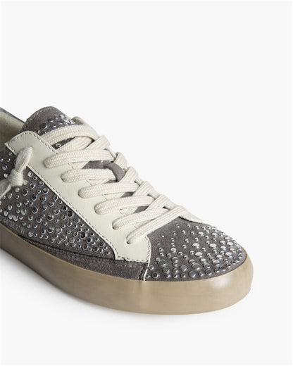 Deportiva tachuela gris