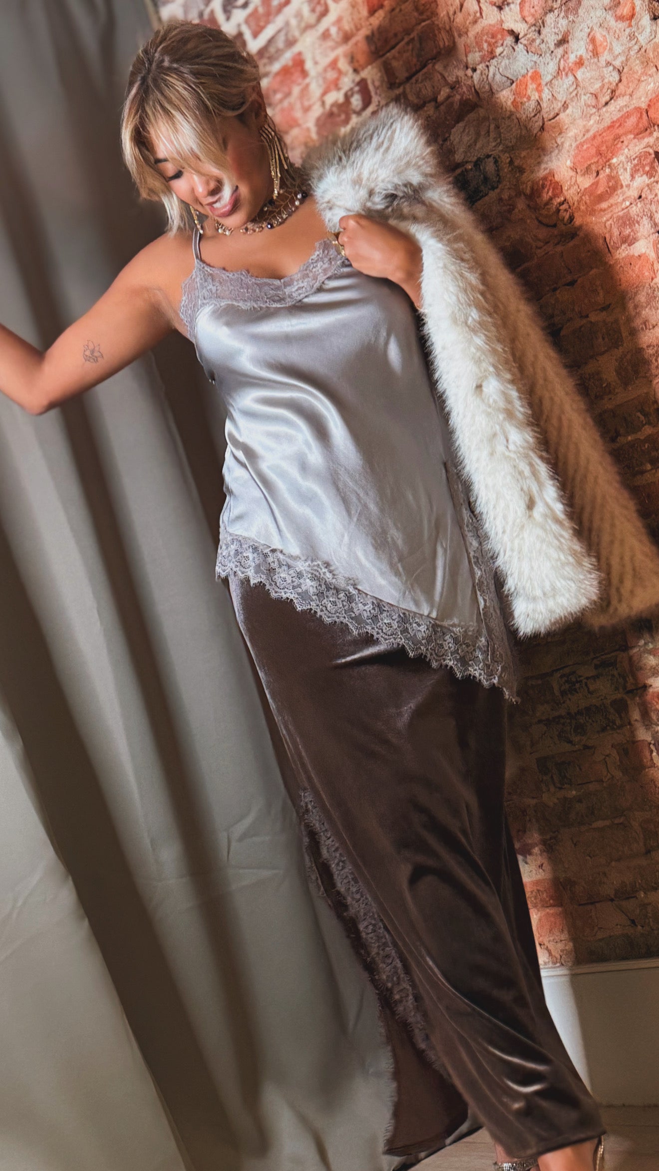 Falda velvet puntilla