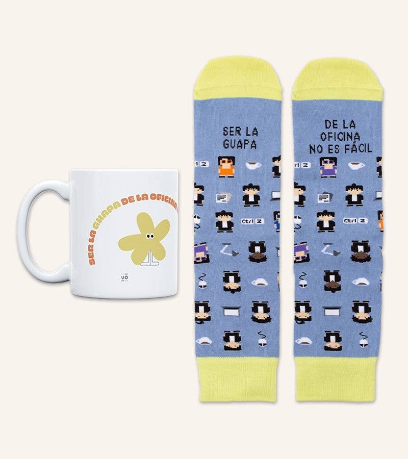 Kit Taza + Calcetines Ser La Guapa De La Oficina No Es Fácil: