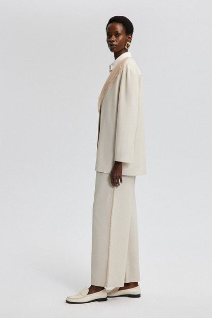 CHAQUETA DE LINO CON CUELLO DE ORGANZA
