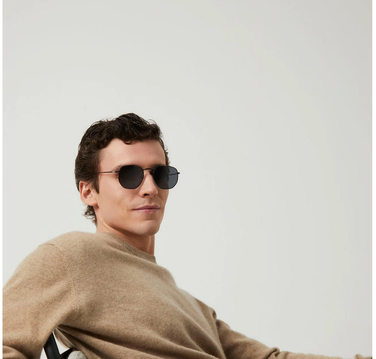 Tifón Negro. Gafas de Sol Ecológicas. Monturas Graduables