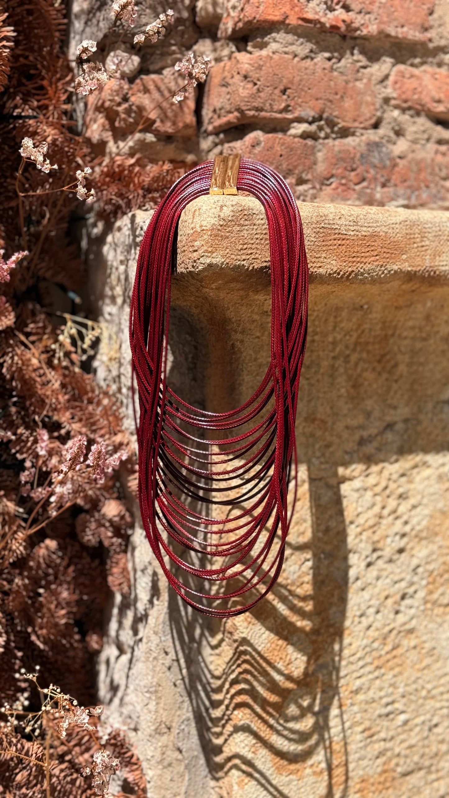 Collar tiras granate