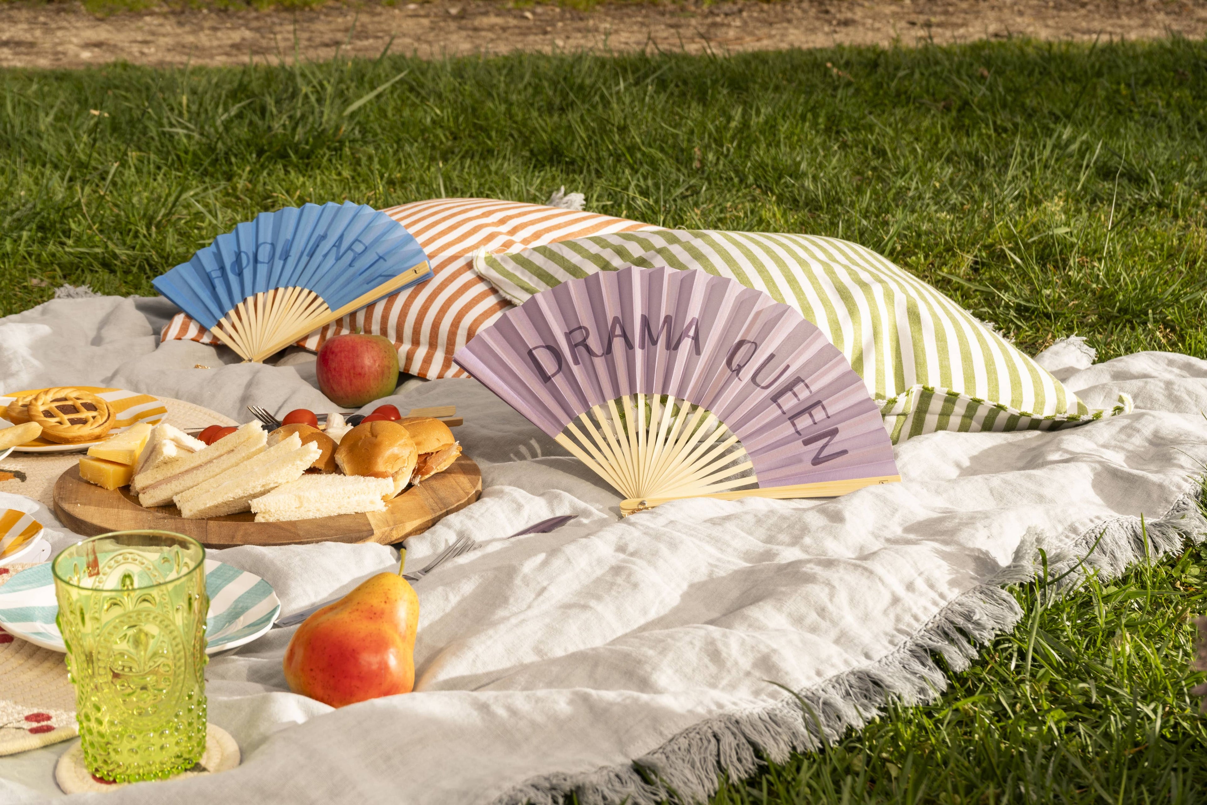 ABANICO CALL ME CHERRY / CORDÓN