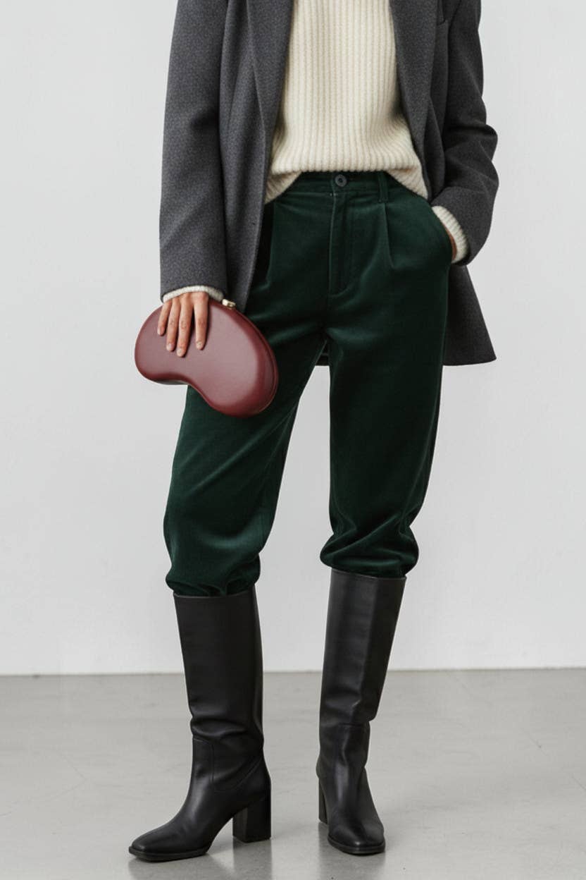 Bolso pochette, rígido, cierre de clip, forma de media luna