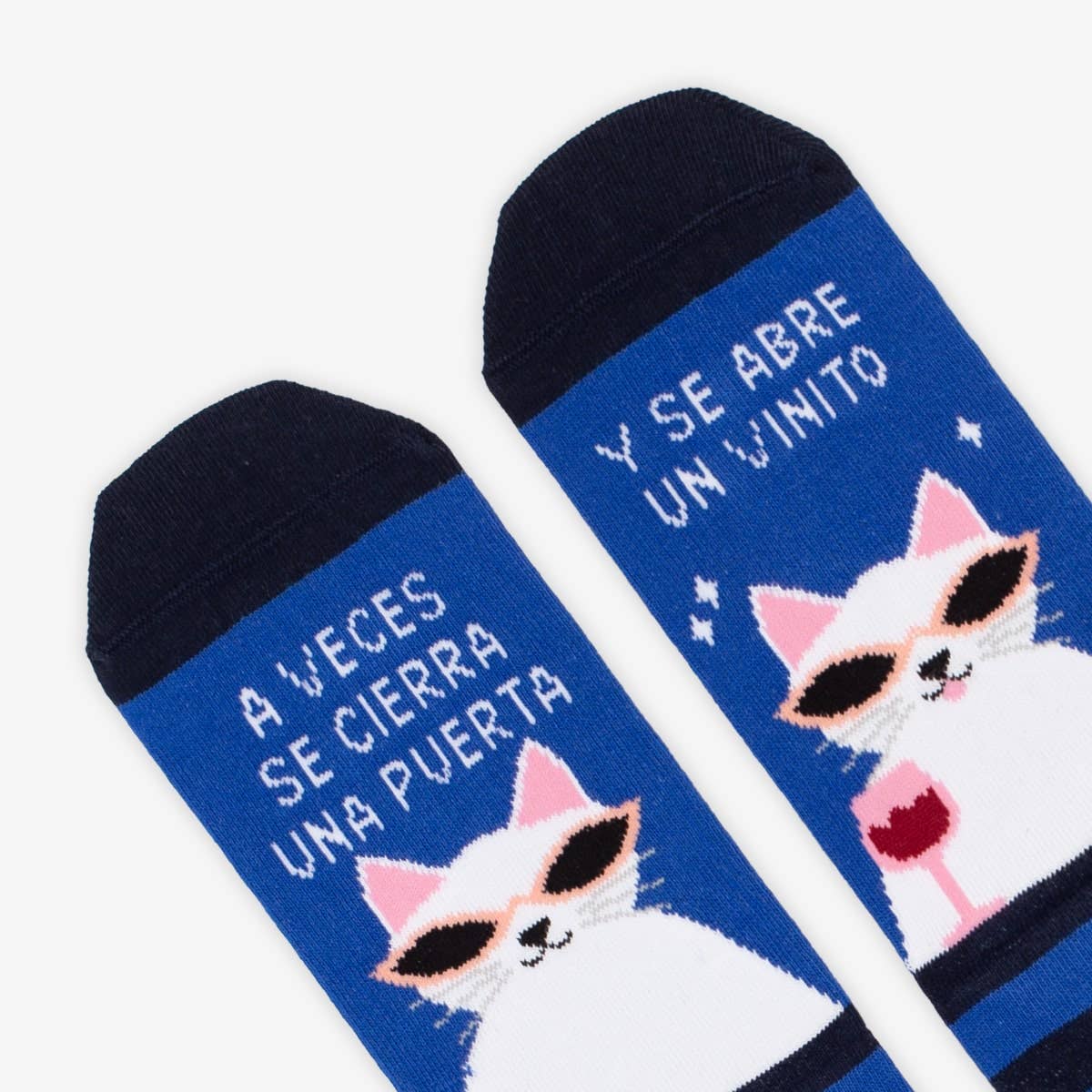 Calcetines "A veces se cierra una puerta y se abre un vinito": 36-41