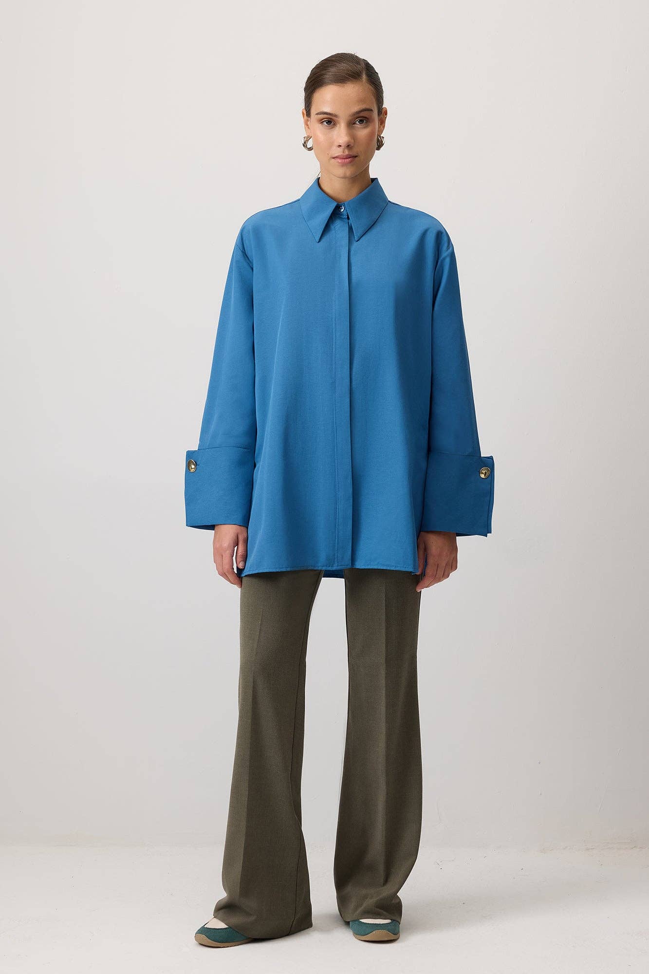 CAMISA DE POPELINA CON PUÑO ANCHO: Índigo