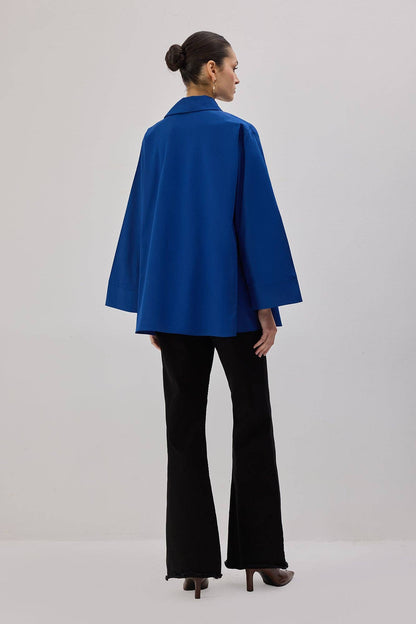 CAMISA DE POPELINA ASIMÉTRICA: Azul Eléctrico