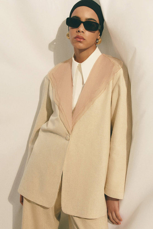 CHAQUETA DE LINO CON CUELLO DE ORGANZA