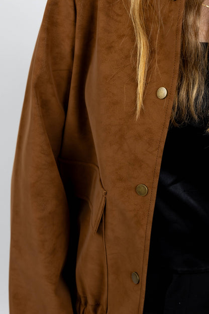CHAQUETA EFECTO ANTE IMPERMEABLE: Camello