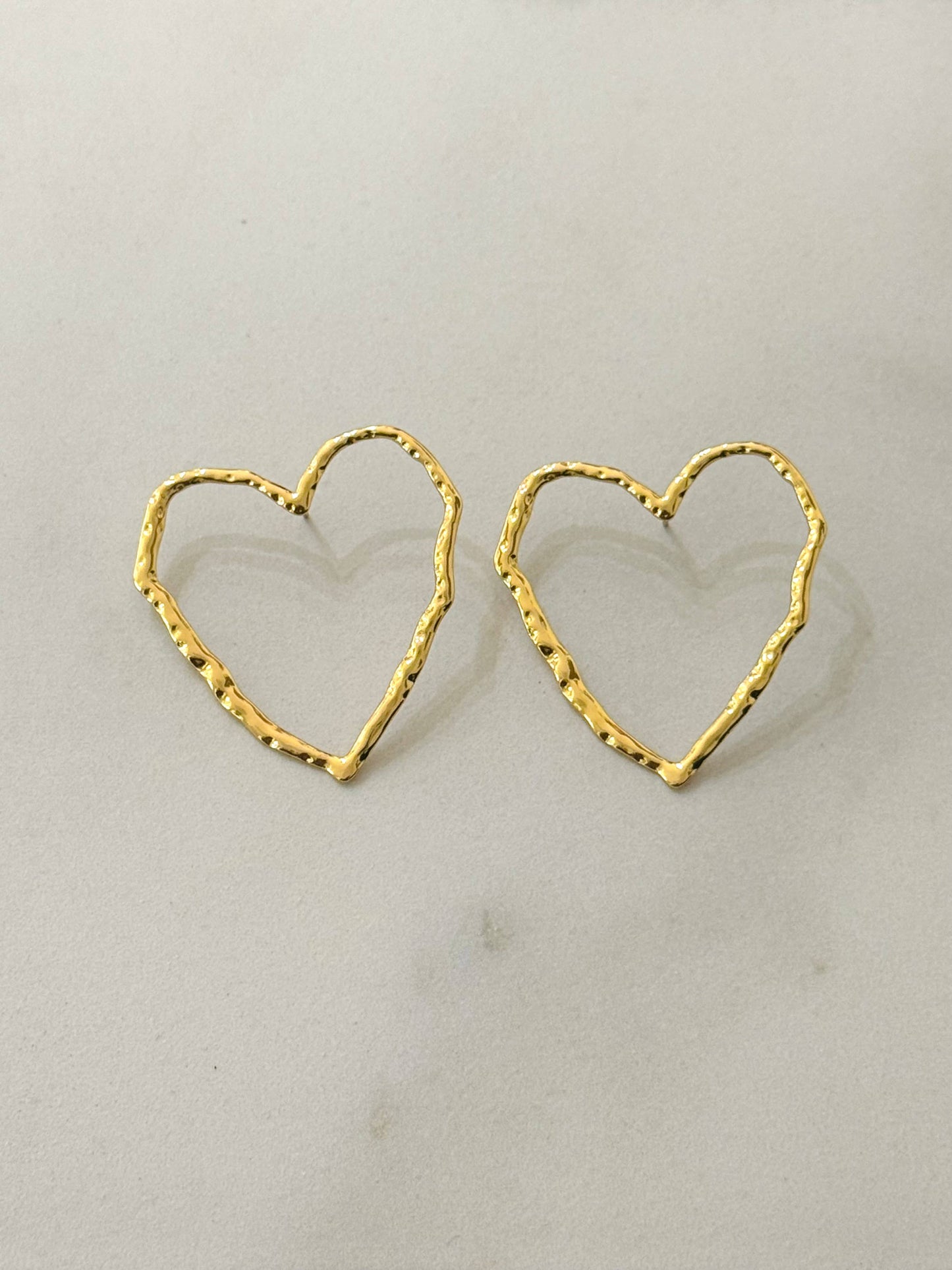 Pendientes de Corazón de Oro Martillado